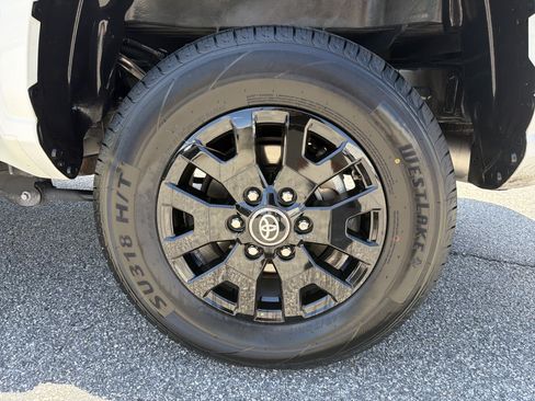 Certified 2024 Toyota Tacoma SR5 AWD/4WD image 30