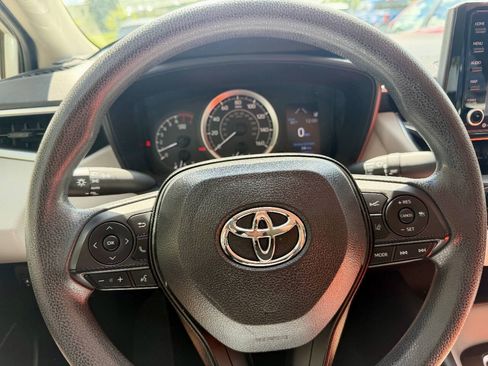 Used 2022 Toyota Corolla LE FWD image 31