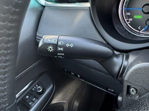 Certified 2022 Toyota Venza LE image 22