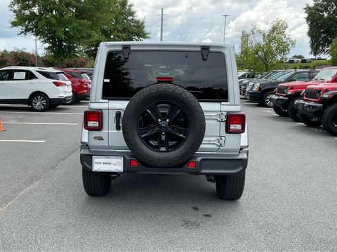 Used 2023 Jeep Wrangler Unlimited Sahara AWD/4WD image 4