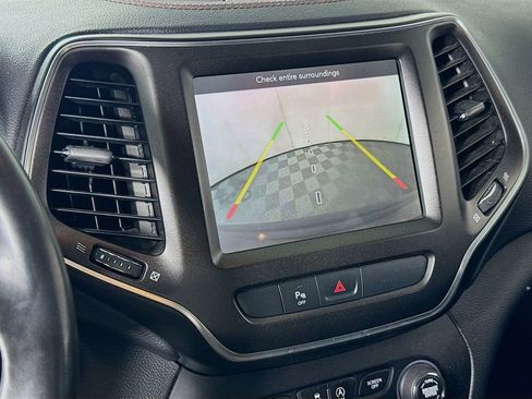 Used 2019 Jeep Cherokee Trailhawk w/ Comfort/Convenience Group AWD/4WD image 13