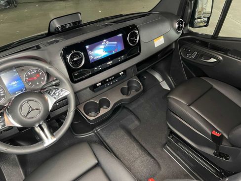 Used 2026 Mercedes-Benz Sprinter 2500 image 37