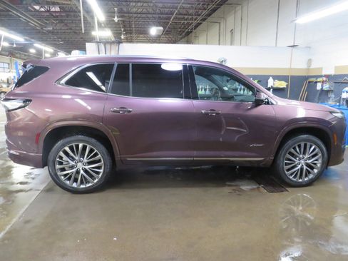 New 2026 Buick Enclave Avenir image 7