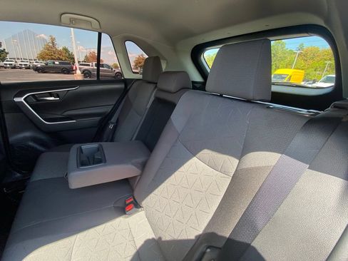 Used 2020 Toyota RAV4 XLE FWD image 24