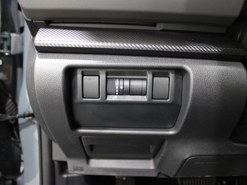 Used 2025 Subaru Crosstrek 2.0i Premium image 8