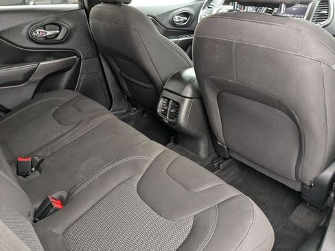 Used 2019 Jeep Cherokee Latitude w/ Popular Appearance Group FWD image 15
