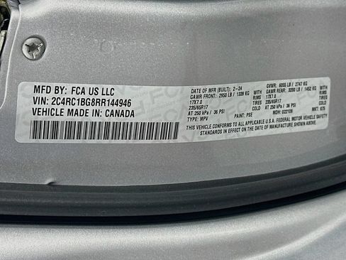 Used 2024 Chrysler Pacifica Touring-L FWD image 34