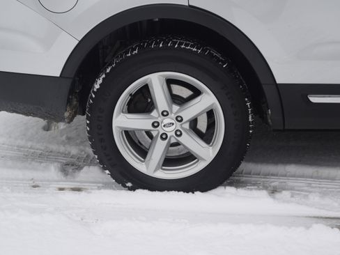 Used 2017 Ford Explorer XLT w/ Equipment Group 201A image 29