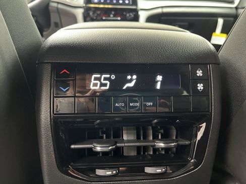 New 2025 Jeep Grand Cherokee L Altitude RWD image 24