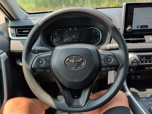 Certified 2025 Toyota RAV4 LE AWD/4WD image 18