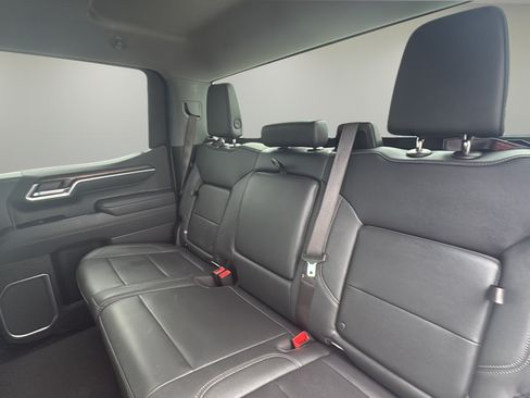 Used 2025 GMC Sierra 1500 SLT AWD/4WD image 13