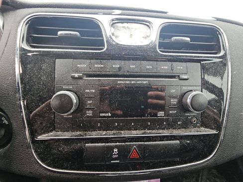 Used 2014 Chrysler 200 Touring image 9