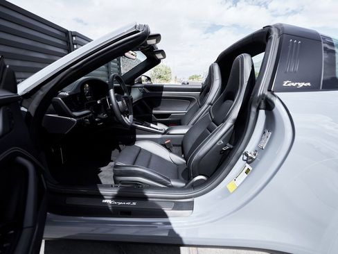 Used 2024 Porsche 911 Targa 4S w/ Premium Package image 26