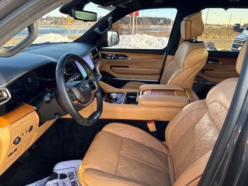 Used 2022 Jeep Grand Wagoneer Series III image 10