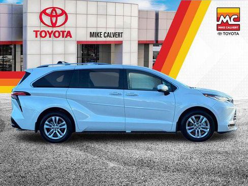 Certified 2026 Toyota Sienna Limited FWD image 6