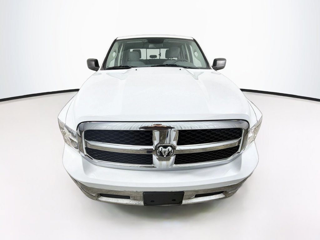 Used 2019 RAM 1500 Classic SLT AWD/4WD image 2