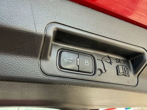 Used 2020 Ford Explorer XLT w/ Equipment Group 202A image 34