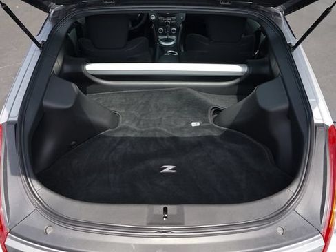 Used 2009 Nissan 370Z Coupe RWD image 29