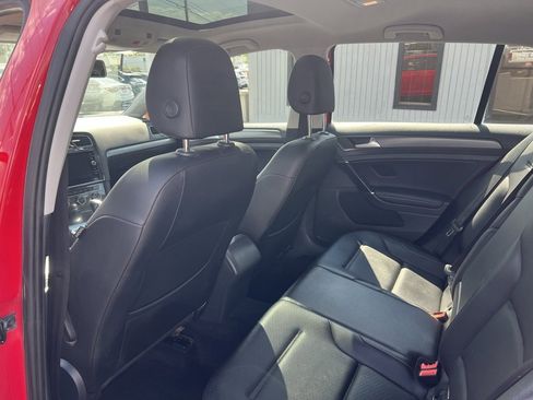 Used 2018 Volkswagen Golf SE image 15