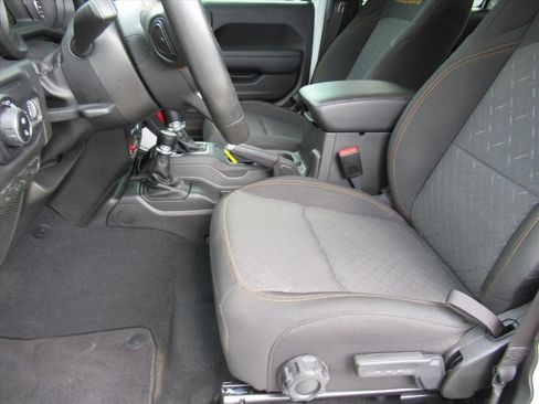 Certified 2024 Jeep Gladiator Mojave w/ Technology Group image 18