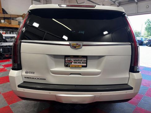 Used 2018 Cadillac Escalade ESV Platinum AWD/4WD image 6