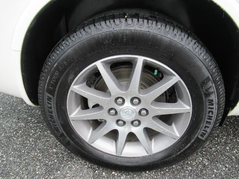 Used 2013 Buick Enclave Leather FWD image 8