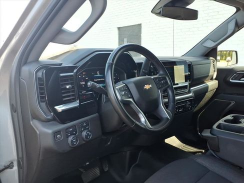 Used 2024 Chevrolet Silverado 1500 LT image 5