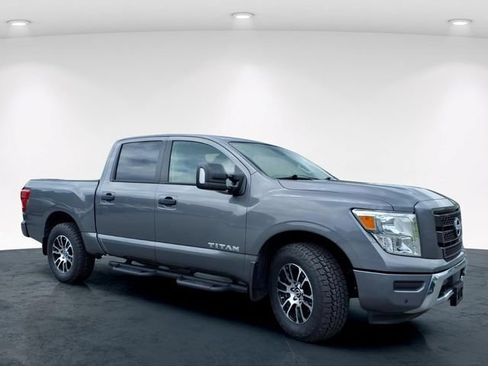 Used 2023 Nissan Titan SV w/ SV Convenience Package AWD/4WD image 5