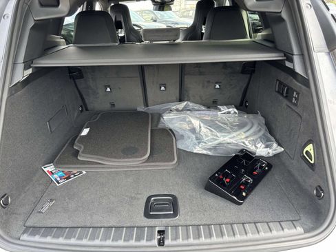 New 2026 BMW iX xDrive60 w/ M Sport Package image 9