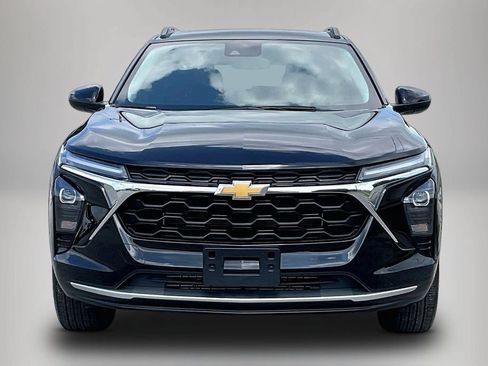 Used 2025 Chevrolet Trax LT FWD image 3
