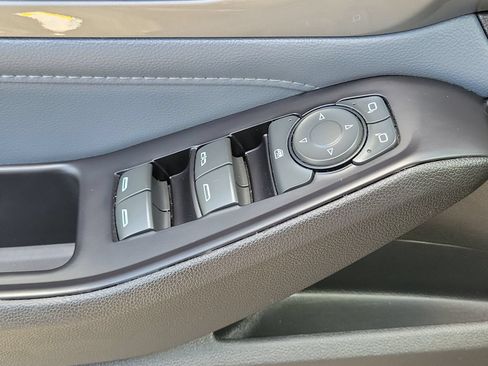 Used 2019 Chevrolet Traverse LT w/ LT Premium Package FWD image 17