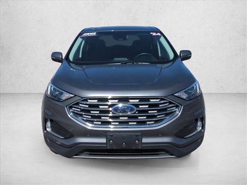 Used 2024 Ford Edge Titanium image 2