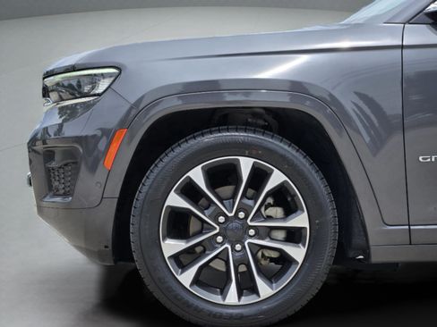 Used 2022 Jeep Grand Cherokee Overland AWD/4WD image 16