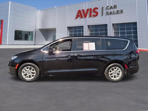 Used 2025 Chrysler Pacifica Select FWD image 10
