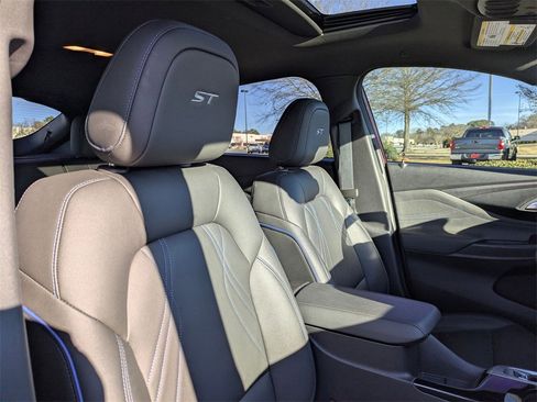 Used 2024 Buick Envista Sport Touring w/ Convenience I Package image 20