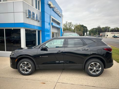 Used 2025 Chevrolet Blazer LT image 1