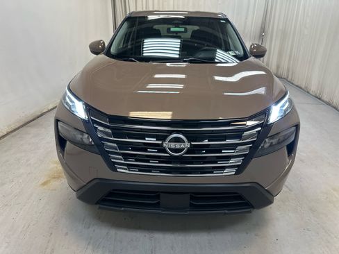 Certified 2024 Nissan Rogue SV image 6