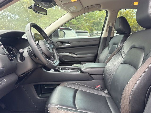 Used 2024 Nissan Pathfinder SL FWD image 14