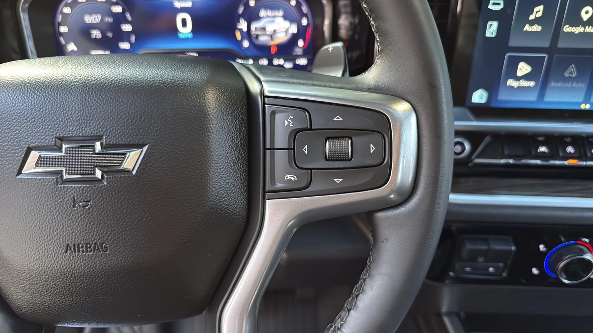 Used 2025 Chevrolet Silverado 1500 LT Trail Boss w/ Dark Appearance Package AWD/4WD image 34