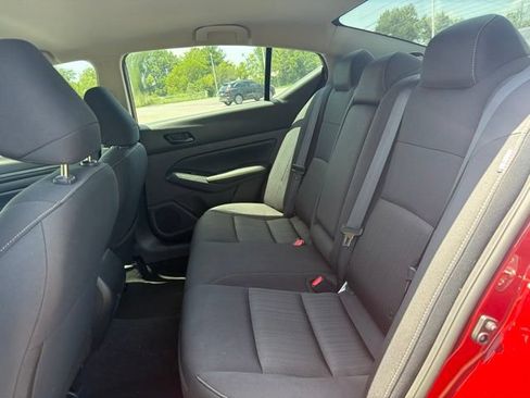Used 2024 Nissan Altima 2.5 SV FWD image 13