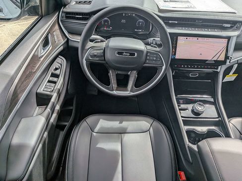 New 2026 Jeep Grand Cherokee Limited AWD/4WD image 17