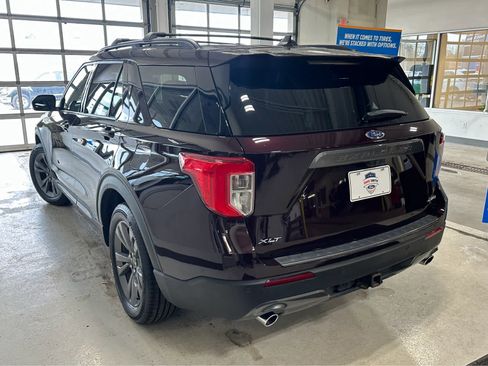 Used 2022 Ford Explorer XLT w/ Equipment Group 202A image 6