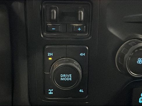 Used 2023 Ford F250 XLT AWD/4WD image 27