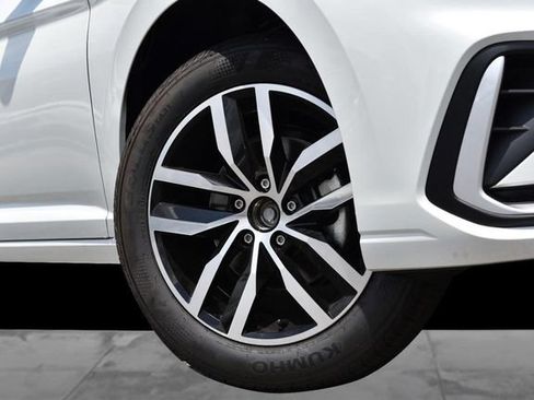 New 2026 Volkswagen Jetta SE FWD image 3