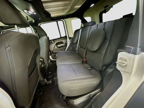 Used 2023 Jeep Wrangler Unlimited w/ Cold Weather Group image 29