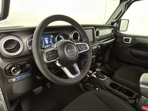 Used 2023 Jeep Wrangler Unlimited Rubicon 4xe AWD/4WD image 13