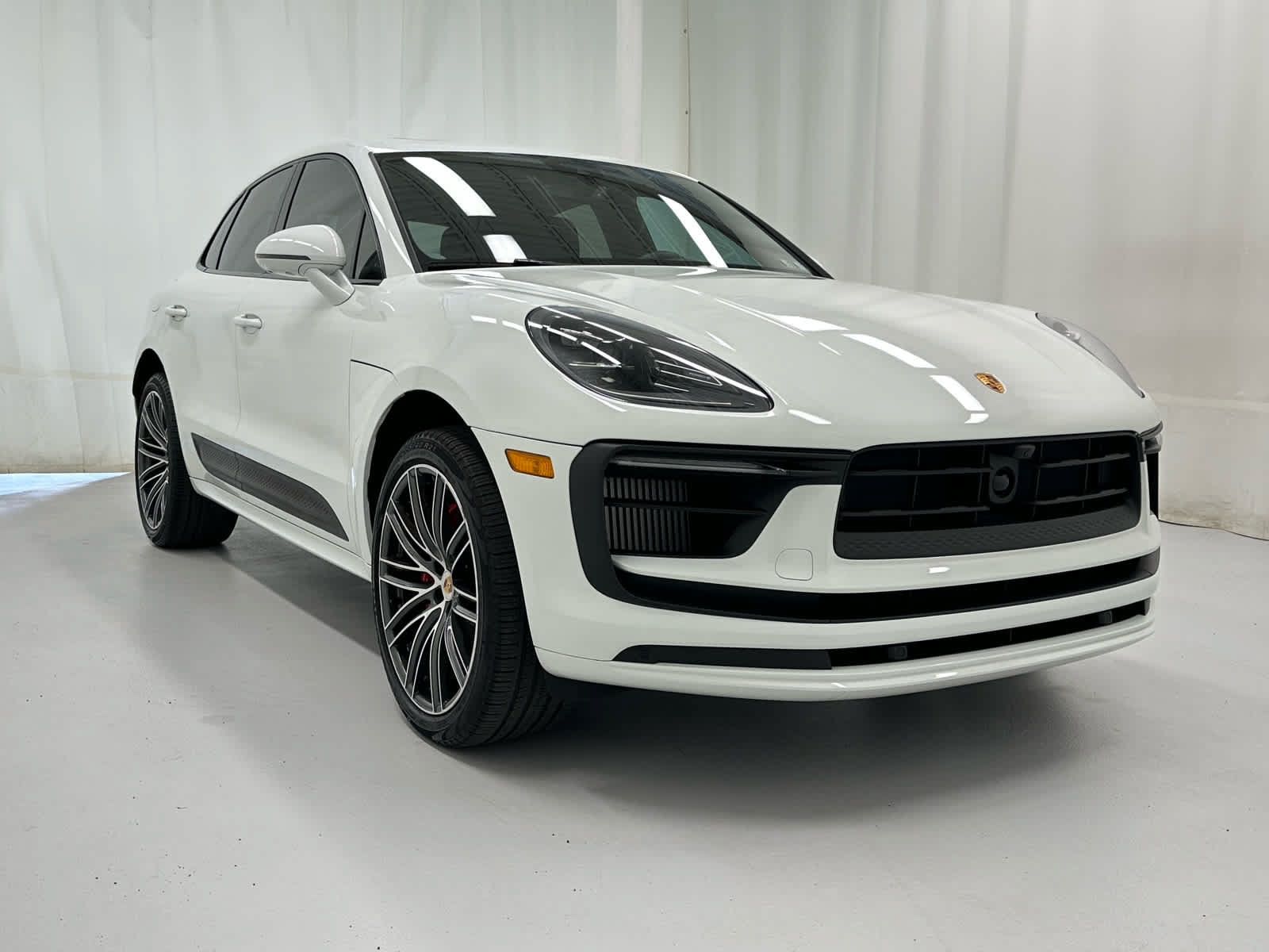 Used 2023 Porsche Macan S AWD/4WD image 1