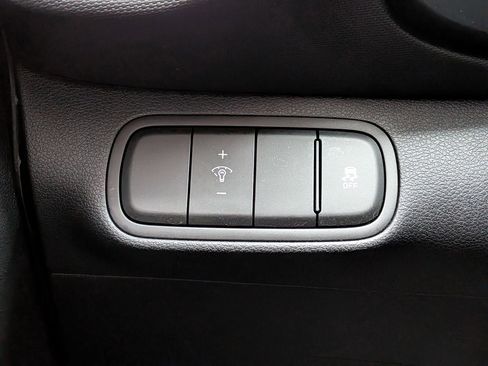 Used 2025 Hyundai Venue SE image 18