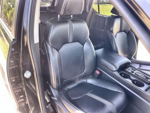 Used 2025 Honda Pilot EX-L image 12