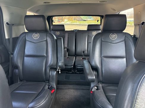 Used 2012 Cadillac Escalade Platinum image 31